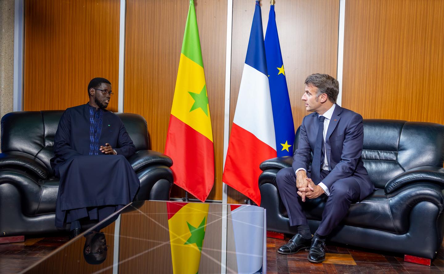 Rencontre diplomatique entre Bassirou Diomaye Faye et Emmanuel Macron Rencontre entre Bassirou Diomaye Faye et Emmanuel Macron à Nairobi
