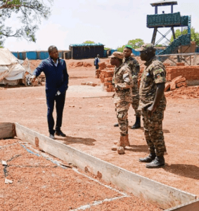 Faure Gnassingbé échangeant avec les forces de sécurité