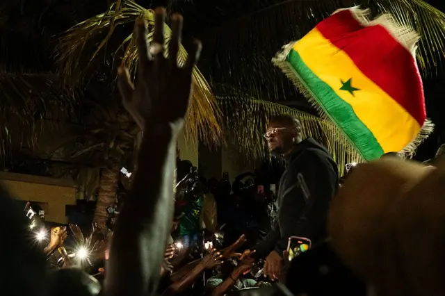 Ousmane Sonko acclamé par ses partisans