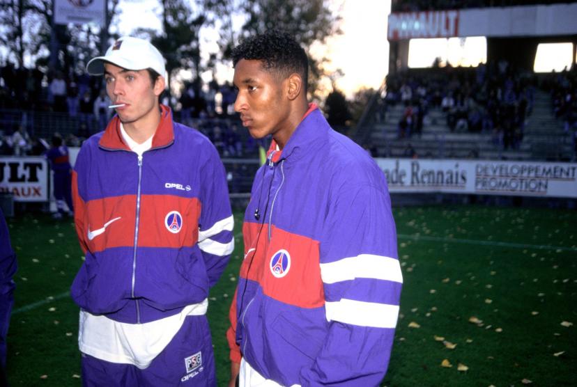 Nicolas Anelka (à droite) avec Jérôme Leroy, sous les couleurs du PSG, en octobre 1996 à Rennes. (L'Équipe)