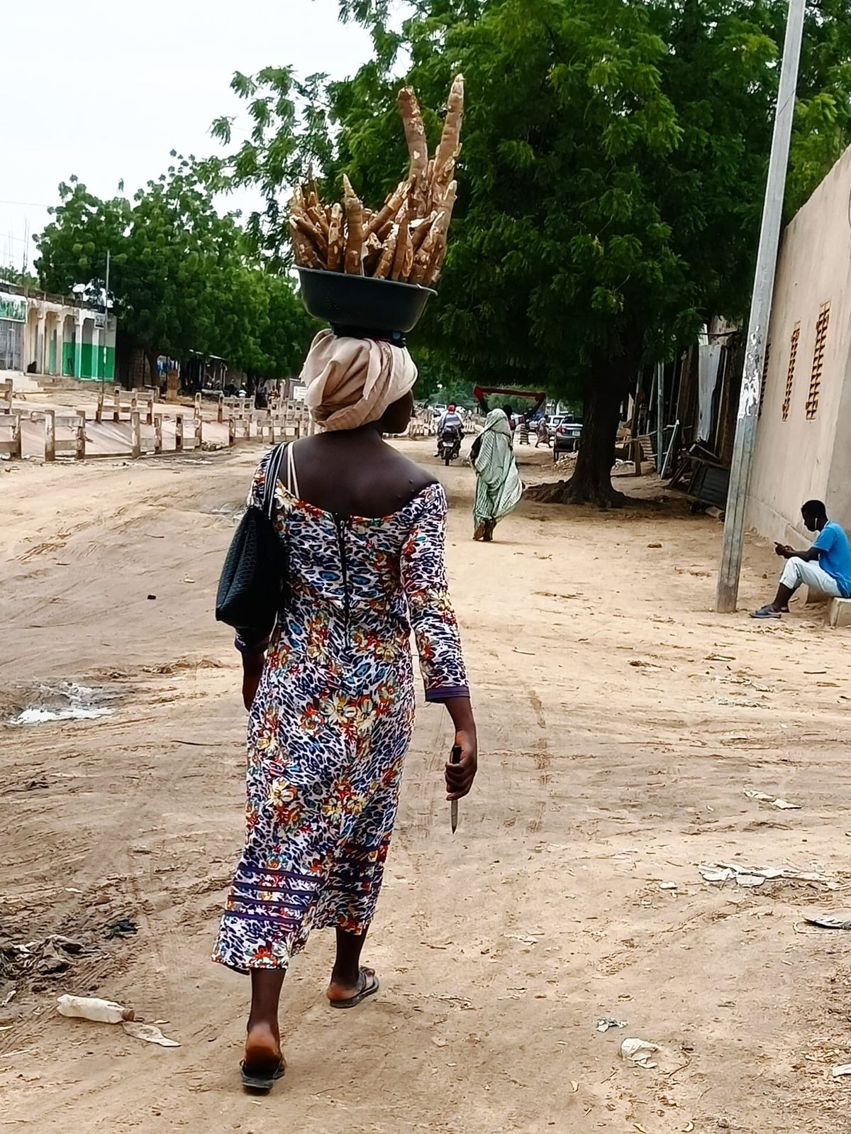N'Djamena : Léa vend du manioc