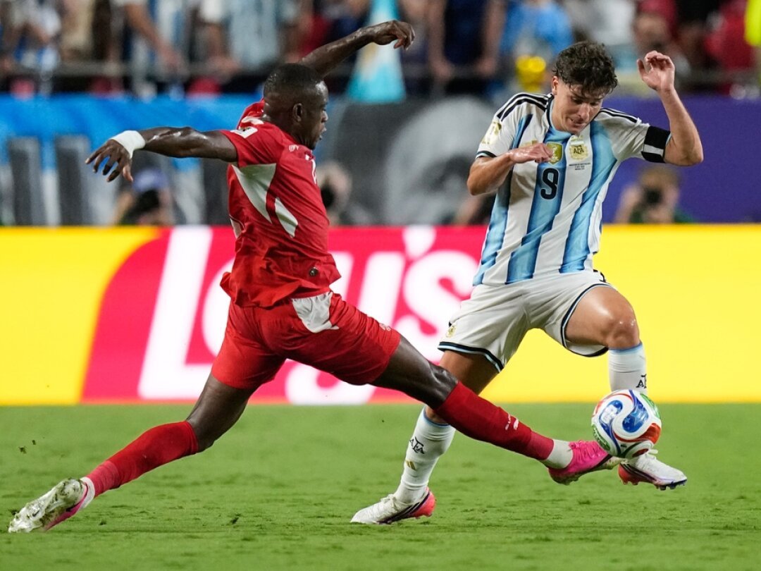 Julian Alvarez marque le deuxième but pour l'Argentine en prolongation