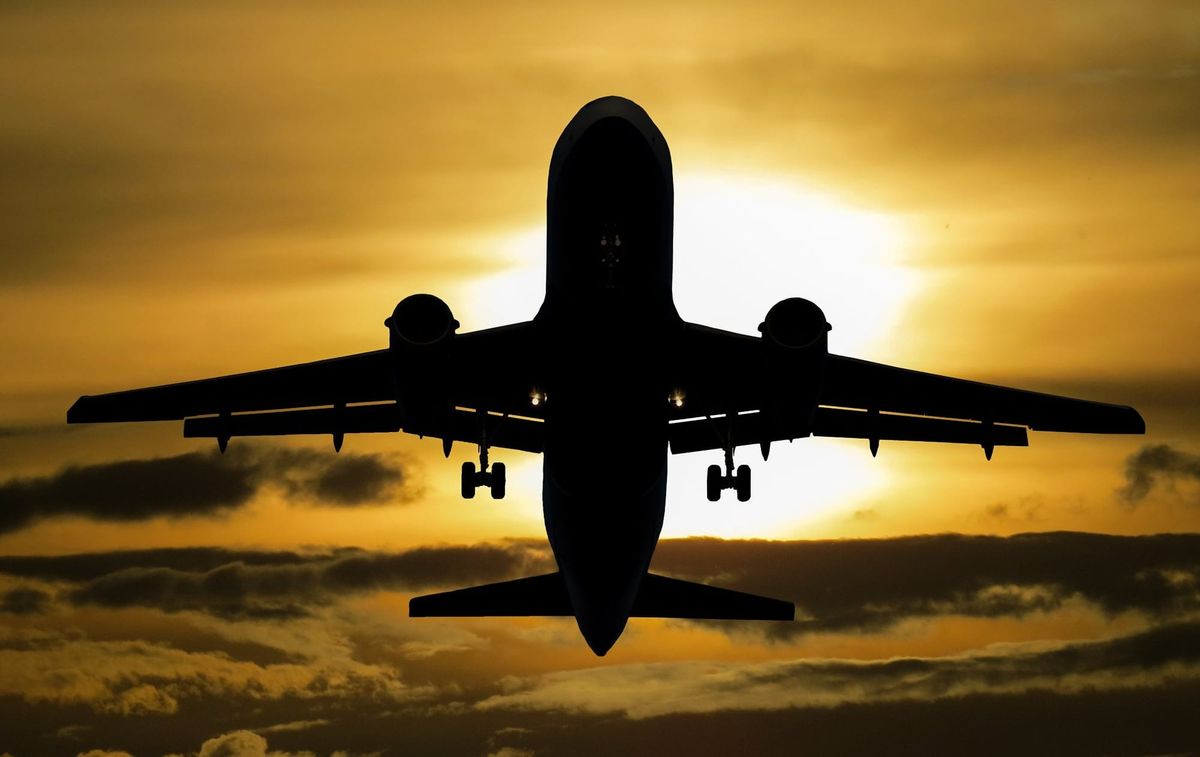 Avion prêt à décoller pour une liaison aérienne entre le Tchad et la Libye