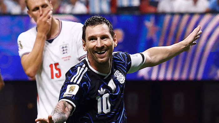 Lionel Messi, sourire aux lèvres, après le match.