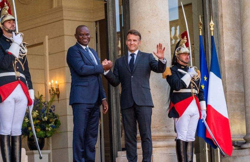 Rencontre protocolaire entre les présidents Macron et Oligui Nguema à l'Élysée