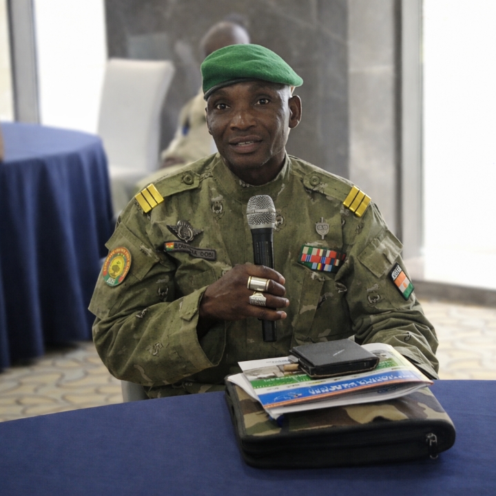 Le capitaine Boureima Dobi, préfet de Torodi, détaille les efforts de l'État pour la réinsertion des déplacés