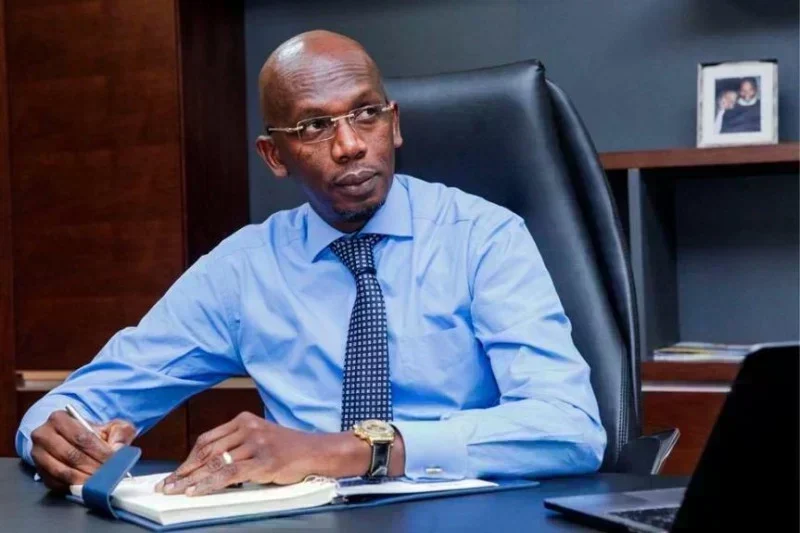 Portrait de Lansana Gagny Sakho en conférence de presse