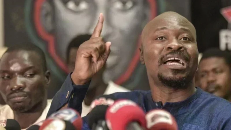 Portrait de Guy Marius Sagna lors d'une révélation sur les fonds politiques
