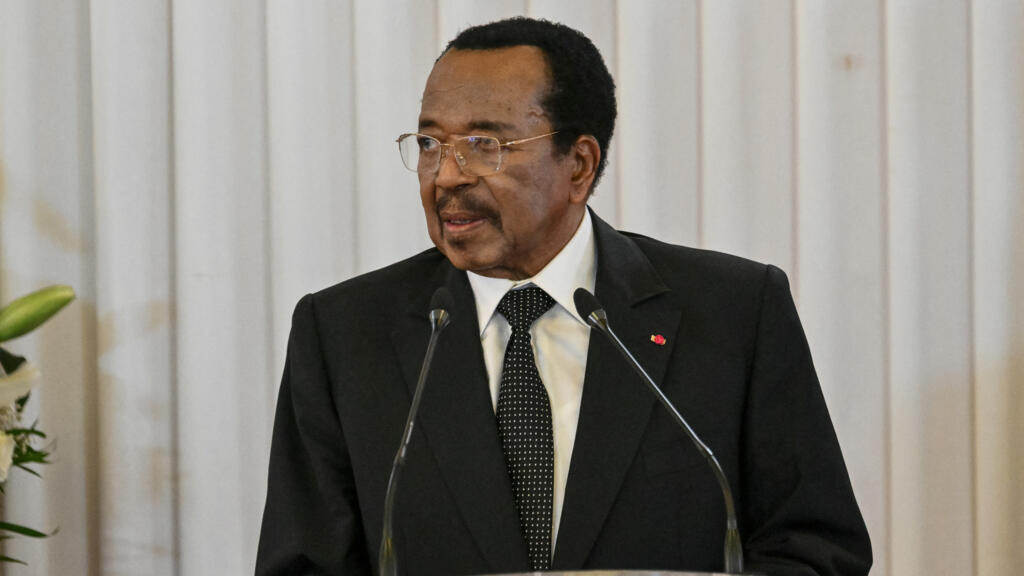 Le président camerounais Paul Biya s'exprime lors d'un discours officiel à Yaoundé en présence du pape Léon XIV, le 15 avril 2026