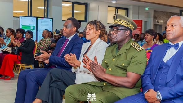 Participants à la cérémonie de remise de nationalités au Bénin