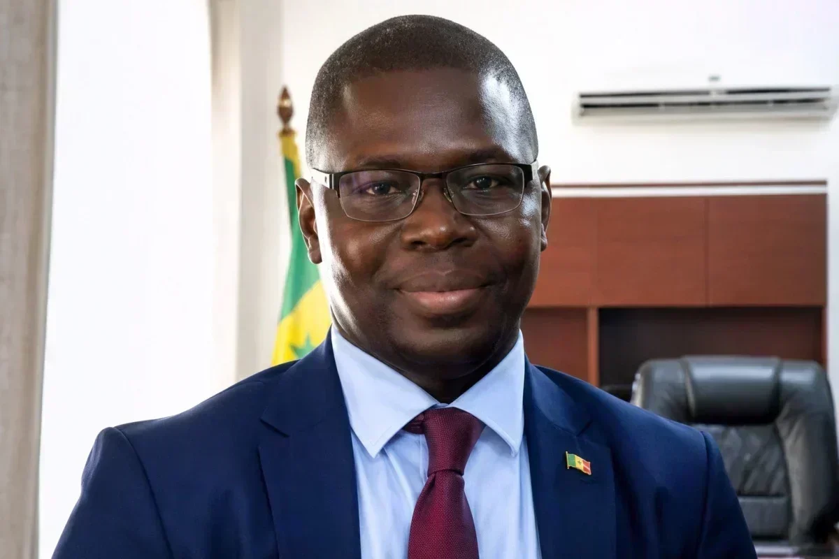 Alliances politiques au Sénégal : comment les stratégies d'allégeance redéfinissent le paysage Alliances politiques au Sénégal : comment les stratégies d'allégeance redéfinissent le paysage