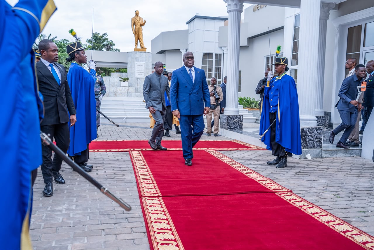 Accueil chaleureux de Félix-Antoine Tshisekedi à l’aéroport de Libreville par les autorités gabonaises