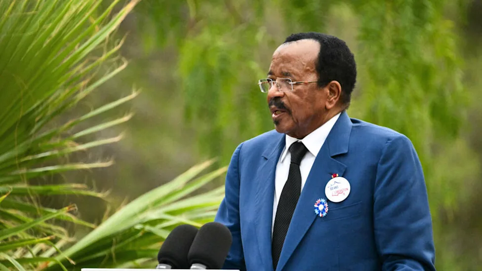 Avion présidentiel atterrissant à Yaoundé avec Paul Biya à bord