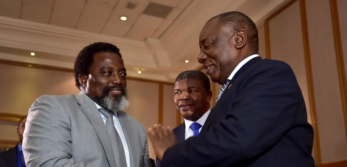 Joseph Kabila en discussion lors d'un événement officiel